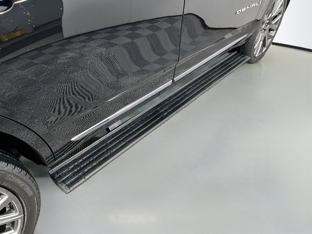 Certified 2025 GMC Yukon Denali Ultimate w/ LPO, Floor Liner Package AWD/4WD image 33