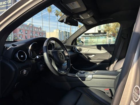 Used 2019 Mercedes-Benz GLC 300 w/ Premium Package image 18