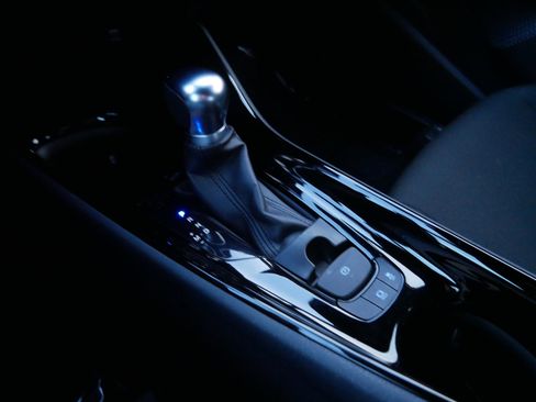 Used 2020 Toyota C-HR XLE image 24