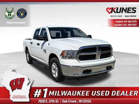 Used 2022 RAM 1500 Classic SLT AWD/4WD image 1