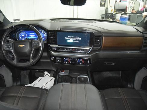 Used 2024 Chevrolet Silverado 1500 High Country w/ Technology Package AWD/4WD image 32