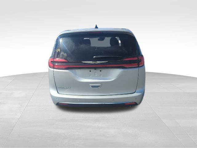 Used 2026 Chrysler Pacifica Select FWD image 6
