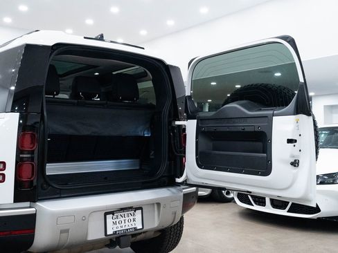 Used 2021 Land Rover Defender 90 S image 9