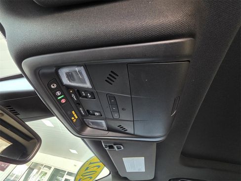 Used 2021 Chevrolet Blazer RS image 32