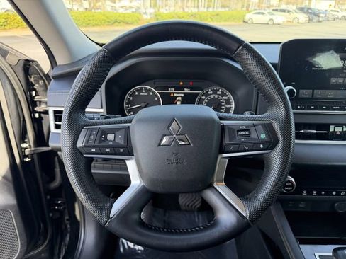 Used 2023 Mitsubishi Outlander SE AWD/4WD image 14