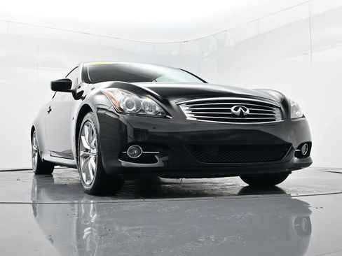 Used 2014 INFINITI Q60 Convertible w/ Premium Package image 39