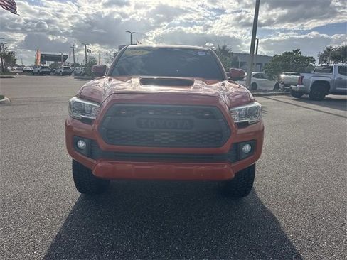 Used 2018 Toyota Tacoma TRD Sport image 9