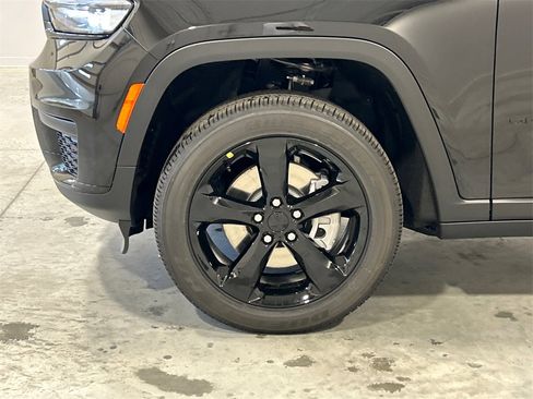 New 2025 Jeep Grand Cherokee L Altitude image 11