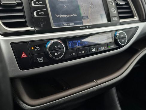 Used 2014 Toyota Highlander XLE image 28