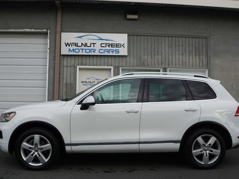 Used 2014 Volkswagen Touareg TDI image 20
