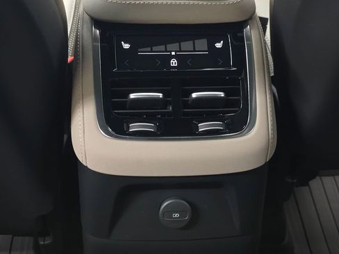 New 2026 Volvo XC90 T8 Ultra w/ Lounge Package image 18