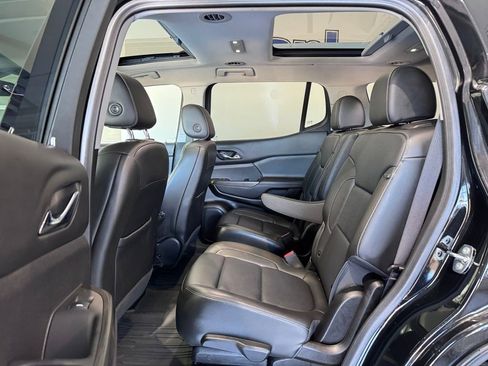 Certified 2023 GMC Acadia SLT w/ Preferred Package AWD/4WD image 12