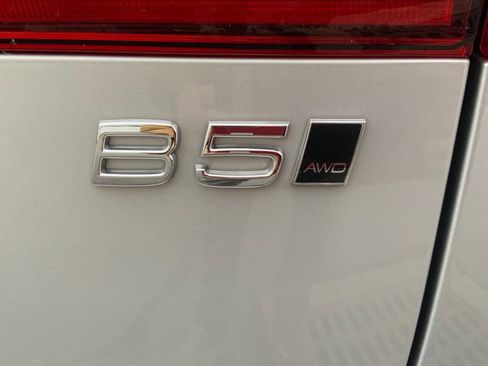 Used 2025 Volvo XC60 B5 Plus image 23