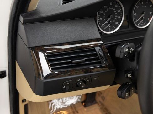 Used 2004 BMW 545i Sedan image 40