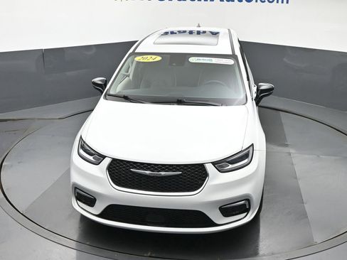 Used 2024 Chrysler Pacifica Limited AWD/4WD image 23