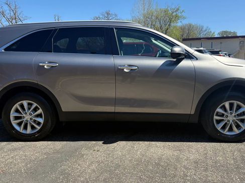 Used 2017 Kia Sorento LX FWD image 11