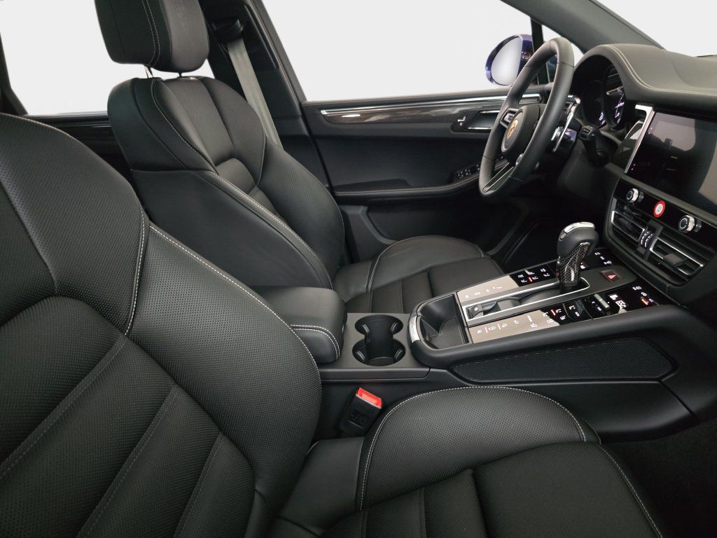 Used 2025 Porsche Macan GTS AWD/4WD image 10