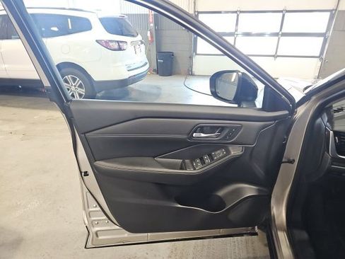 Used 2025 Nissan Rogue SL w/ SL Premium Package AWD/4WD image 10