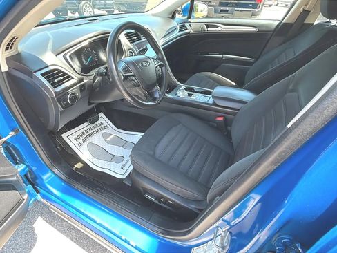 Used 2019 Ford Fusion SE FWD image 2
