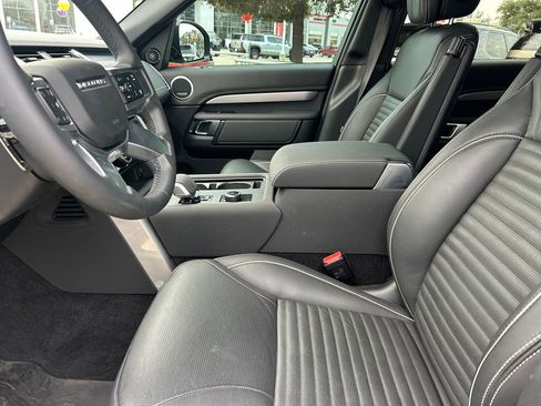 Used 2024 Land Rover Discovery Dynamic SE image 12