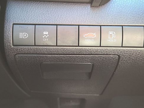 Used 2021 Toyota Camry SE image 32