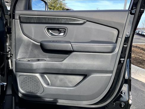 Used 2025 Honda Pilot Elite image 23