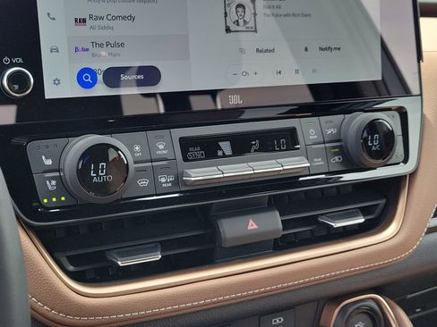 Used 2025 Toyota Grand Highlander AWD Hybrid image 27