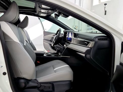 Used 2025 Toyota Camry Hybrid FWD image 17