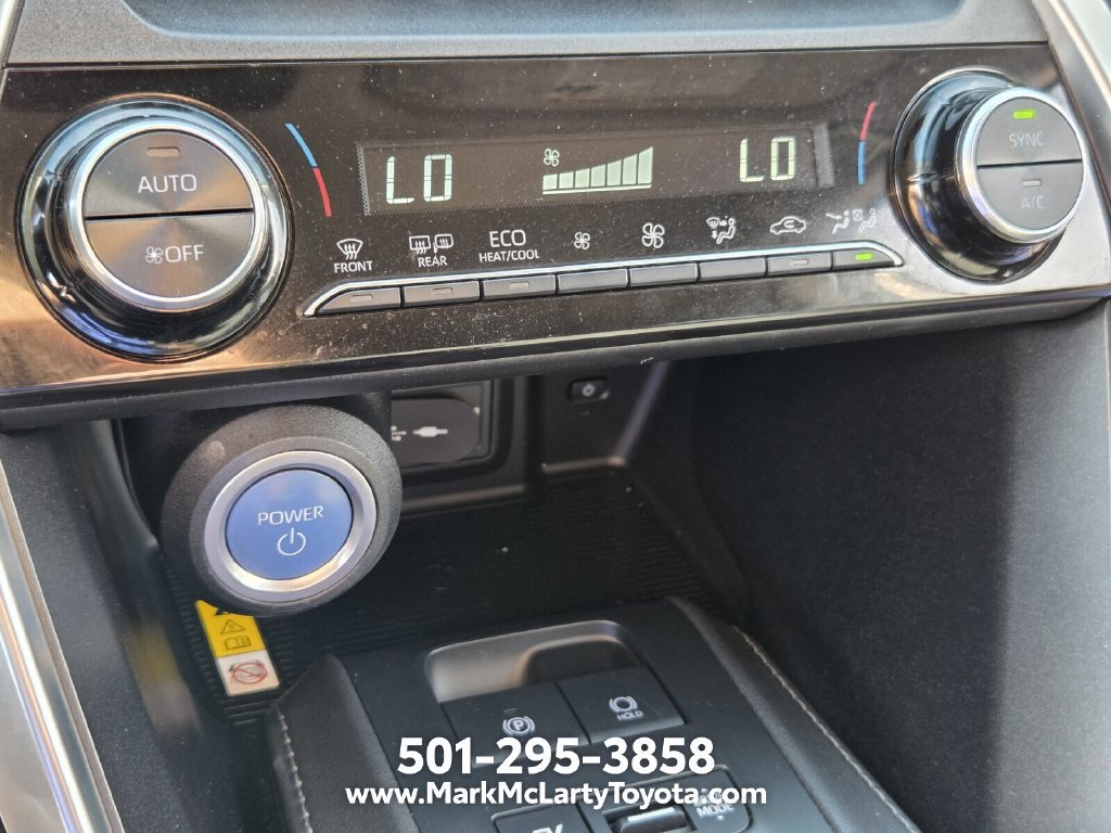 Used 2022 Toyota Venza LE AWD/4WD image 19