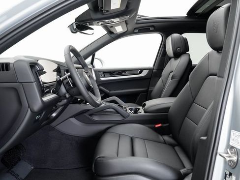 New 2025 Porsche Cayenne image 6
