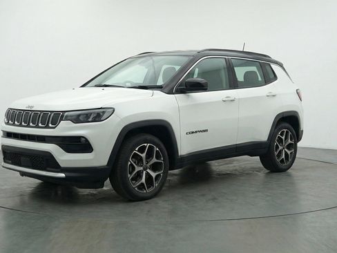 Used 2025 Jeep Compass Limited AWD/4WD image 3