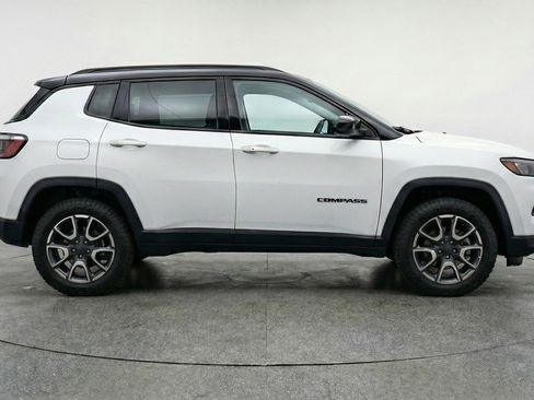 Used 2025 Jeep Compass Trailhawk AWD/4WD image 11