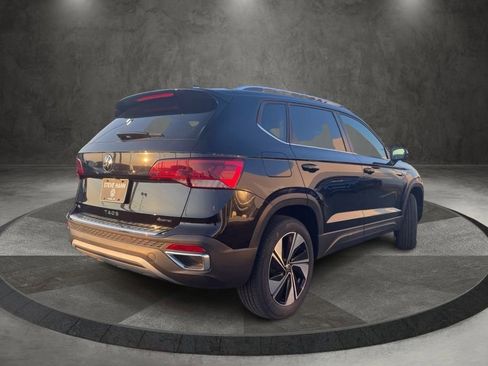 New 2024 Volkswagen Taos SE image 3