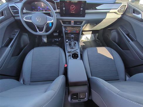 New 2026 Volkswagen Taos SE image 17