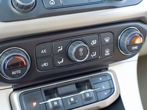 Used 2022 GMC Acadia Denali w/ Denali Ultimate Package image 23