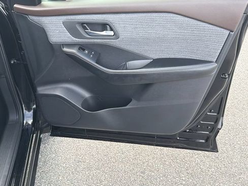 Used 2023 Nissan Rogue SV FWD image 14