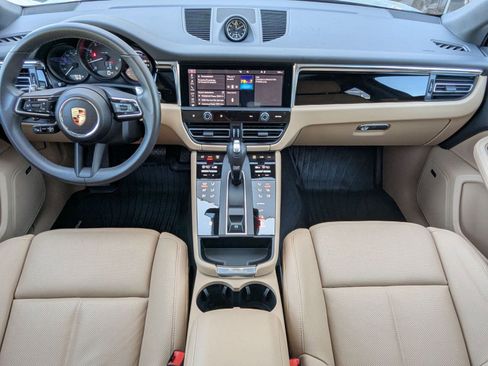 Certified 2025 Porsche Macan image 22