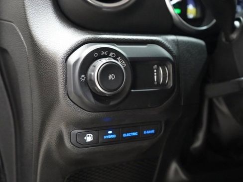 Used 2023 Jeep Wrangler Unlimited Sahara image 17