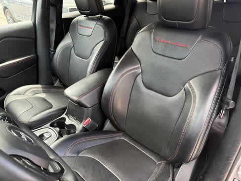Used 2022 Jeep Cherokee Trailhawk w/ Premium Leather Package AWD/4WD image 21