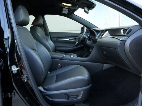 Used 2024 INFINITI QX55 Essential w/ Accent Package image 23