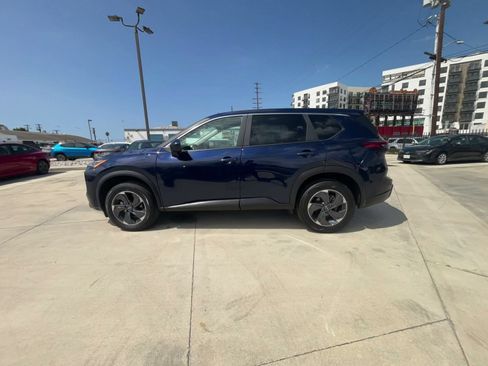 Used 2025 Nissan Rogue SV FWD image 8