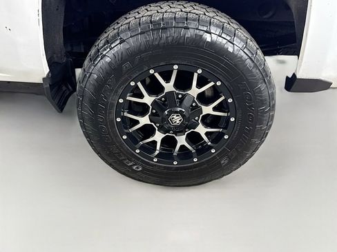 Used 2019 Chevrolet Silverado 1500 LT AWD/4WD image 29