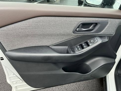 Used 2023 Nissan Rogue S AWD/4WD image 13