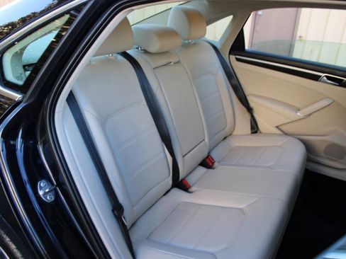 Used 2019 Volkswagen Passat 2.0T SE R-Line FWD image 13