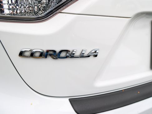 Used 2025 Toyota Corolla SE FWD image 12