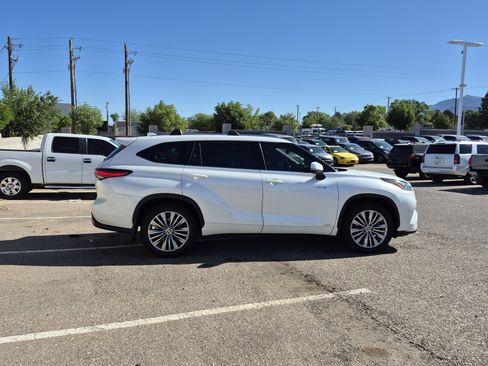 Used 2021 Toyota Highlander Platinum AWD/4WD image 6
