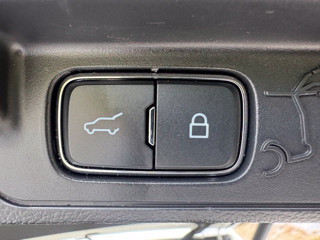 Used 2025 Ford Explorer Platinum w/ Ultimate Package AWD/4WD image 8