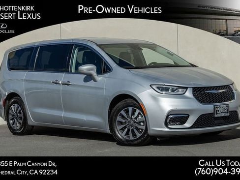 Used 2022 Chrysler Pacifica Touring-L image 1