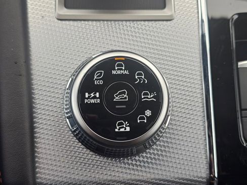 New 2025 Mitsubishi Outlander SEL image 23