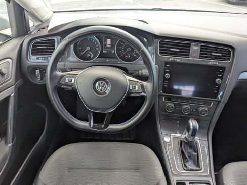 Used 2019 Volkswagen e-Golf SE w/ Driver Assistance Package image 13
